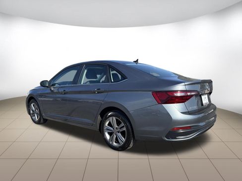 Used 2024 Volkswagen Jetta SE FWD image 6