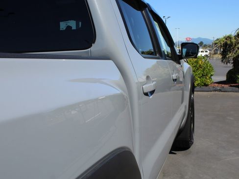 Used 2023 Nissan Frontier PRO-4X image 21