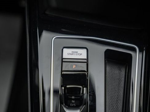 Used 2023 Volkswagen Golf 20th Anniversary Edition image 30