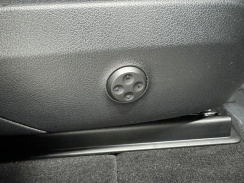 Certified 2025 Mercedes-Benz GLC 300 300 image 19