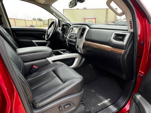 Used 2017 Nissan Titan SL AWD/4WD image 14