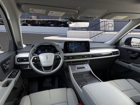 New 2026 Lincoln Aviator AWD w/ Jet Appearance Package image 9