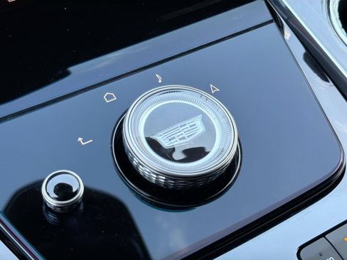 Certified 2026 Cadillac Escalade ESV Luxury RWD image 16