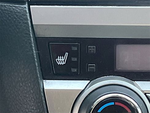 Used 2017 Subaru Legacy 2.5i Limited image 21