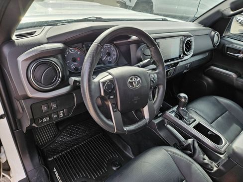 Used 2021 Toyota Tacoma TRD Sport w/ TRD Premium Sport Package AWD/4WD image 14
