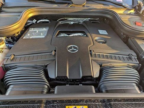 New 2026 Mercedes-Benz GLS 580 4MATIC image 16