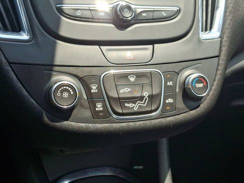 Used 2017 Chevrolet Malibu LT FWD image 17