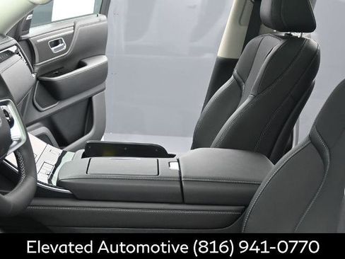 Certified 2026 INFINITI QX80 Pure w/ Cargo Package AWD/4WD image 19