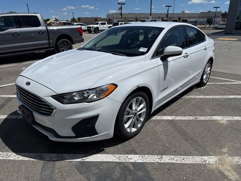 Used 2019 Ford Fusion SE FWD image 2