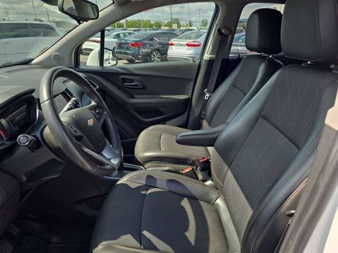 Certified 2020 Chevrolet Trax LT w/ LT Convenience Package FWD image 25