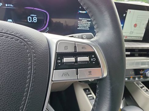 Certified 2024 Kia Telluride EX w/ EX Captain's Chair Package FWD image 24