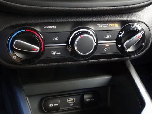 Used 2023 Kia Soul LX w/ LX Technology Package image 24