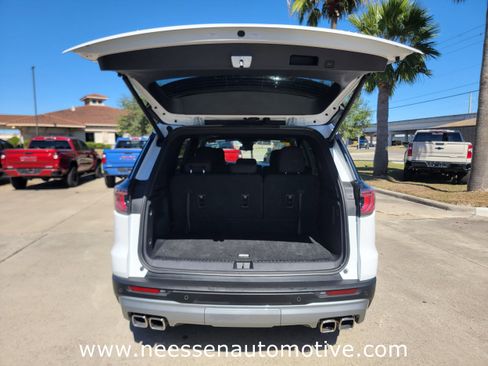 Used 2025 GMC Acadia Elevation image 31