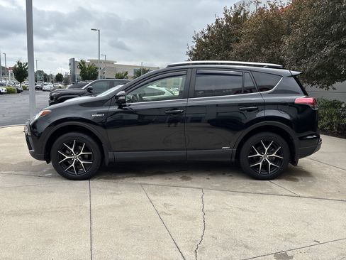 Used 2017 Toyota RAV4 SE AWD/4WD image 8