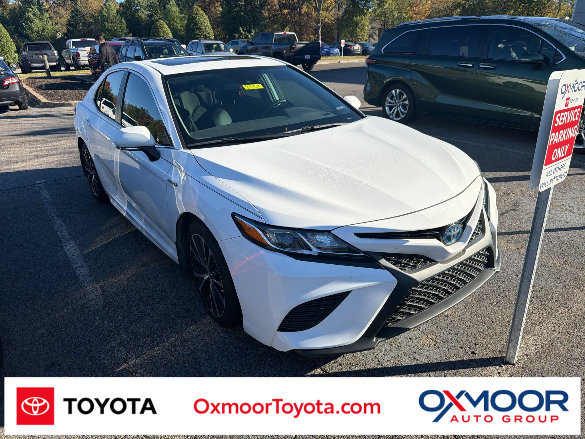 Certified 2020 Toyota Camry SE w/ Sunroof Package FWD image 1