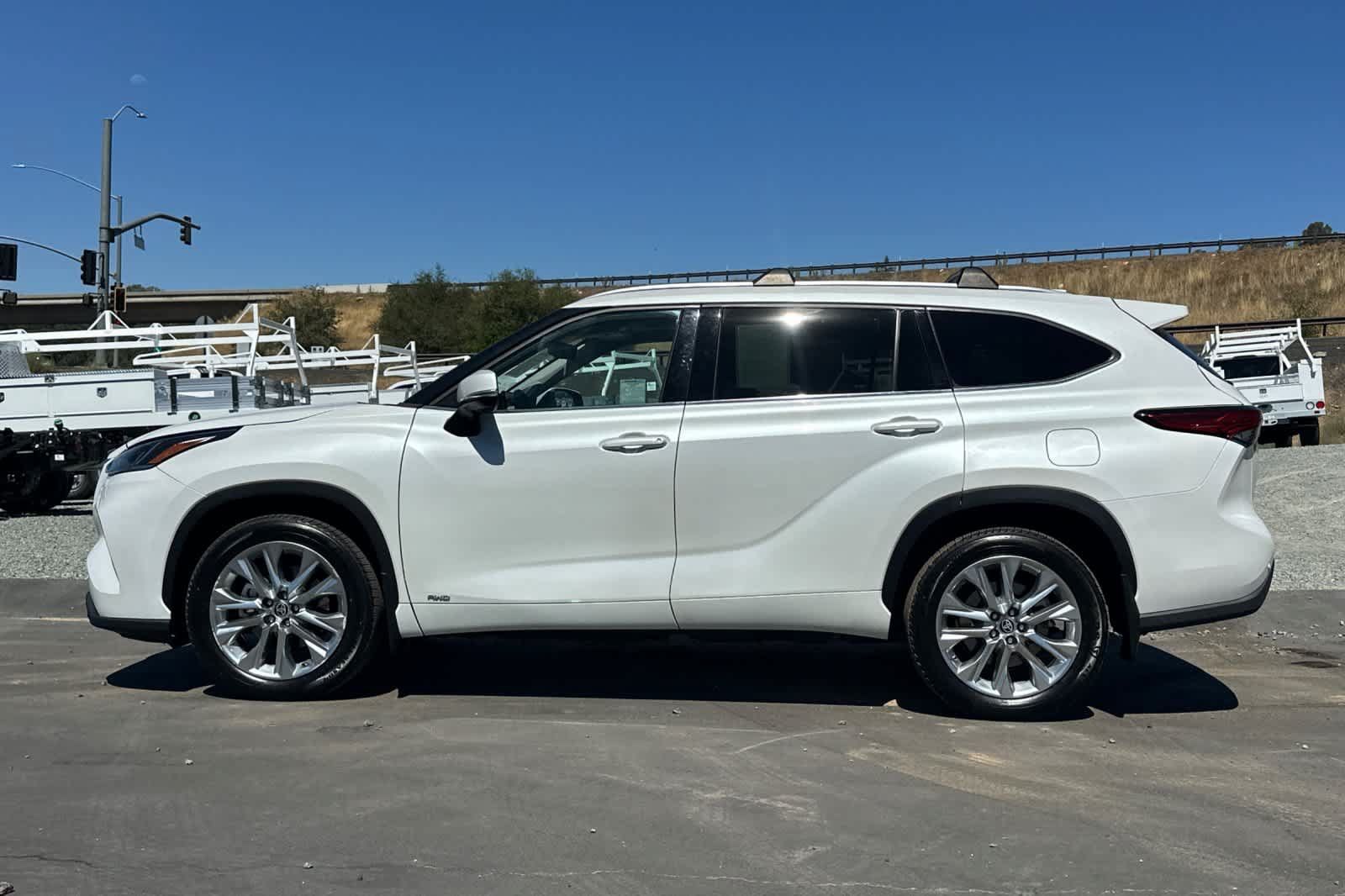 Used 2022 Toyota Highlander Limited AWD/4WD image 7