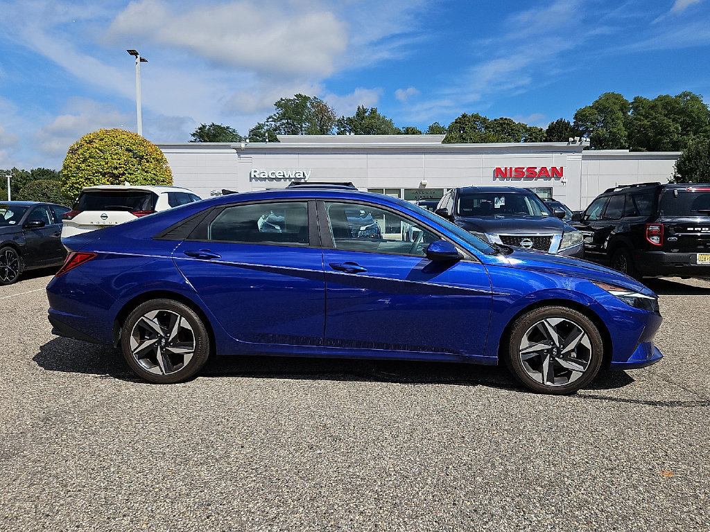 Used 2023 Hyundai Elantra SEL w/ Convenience Package FWD image 9