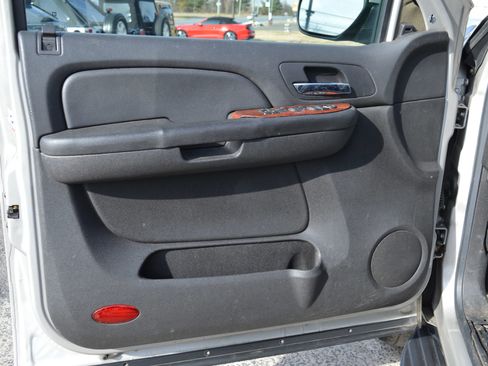 Used 2009 GMC Yukon SLT image 29