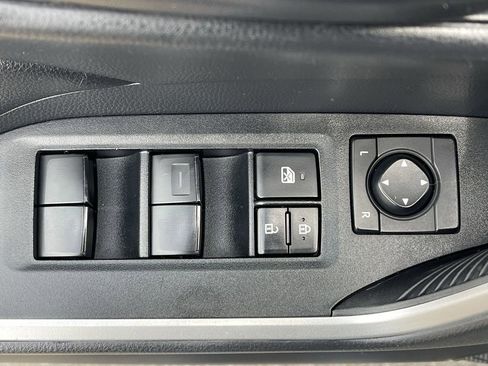 Used 2019 Toyota RAV4 LE w/ Carpet Mat Package AWD/4WD image 23