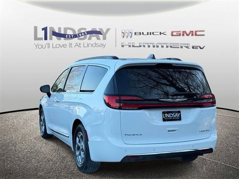 Used 2023 Chrysler Pacifica Limited image 4