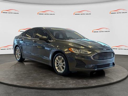 Used 2019 Ford Fusion SE FWD image 3