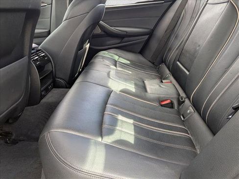 Used 2021 BMW 540i w/ Premium Package image 18