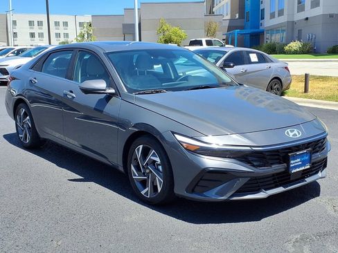 Used 2024 Hyundai Elantra Limited FWD image 7