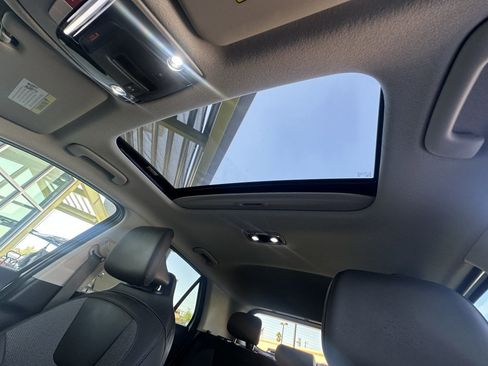 Used 2023 Kia Niro EX Touring image 38