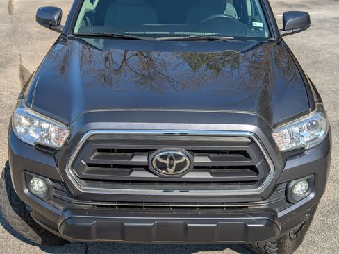 Used 2020 Toyota Tacoma SR5 image 12