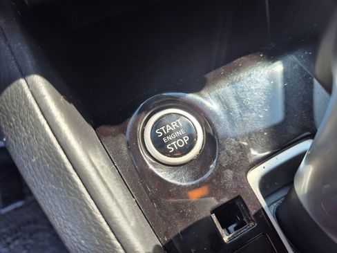 Used 2021 Nissan Versa SV image 34