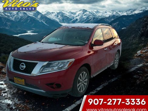 Used 2014 Nissan Pathfinder SV image 1
