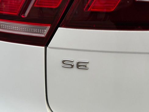 Used 2023 Volkswagen Tiguan SE R-Line image 8