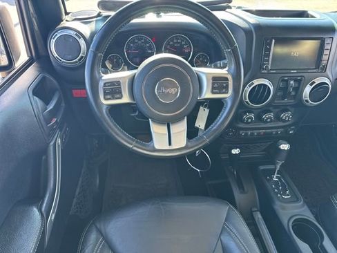 Used 2016 Jeep Wrangler Unlimited Rubicon image 13