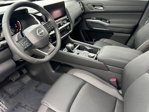New 2026 Nissan Pathfinder SL image 10
