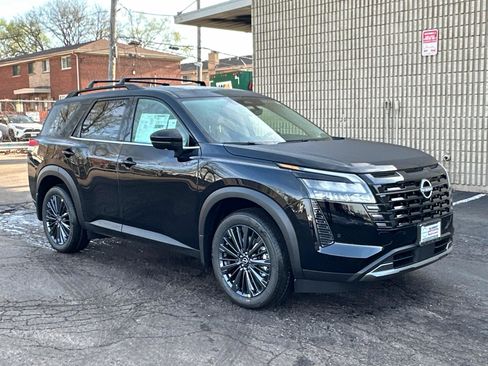 New 2026 Nissan Pathfinder SL w/ SL Premium Package AWD/4WD image 3