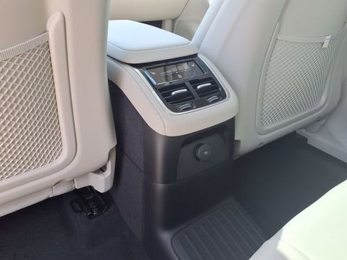 New 2026 Volvo XC90 T8 Ultra w/ Protection Package Premier AWD/4WD image 18