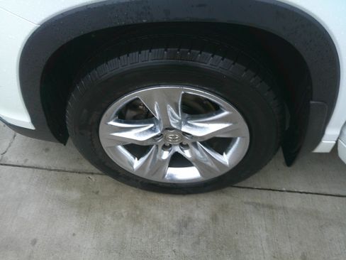 Used 2015 Toyota Highlander Limited Platinum image 26