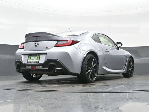 Used 2023 Toyota GR86 Premium w/ ALL Weather Mat Package (TMS) image 31