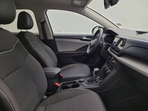 Used 2023 Volkswagen Taos SE image 21