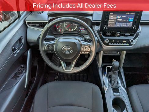 Certified 2022 Toyota Corolla Cross LE w/ Moonroof Package FWD image 17