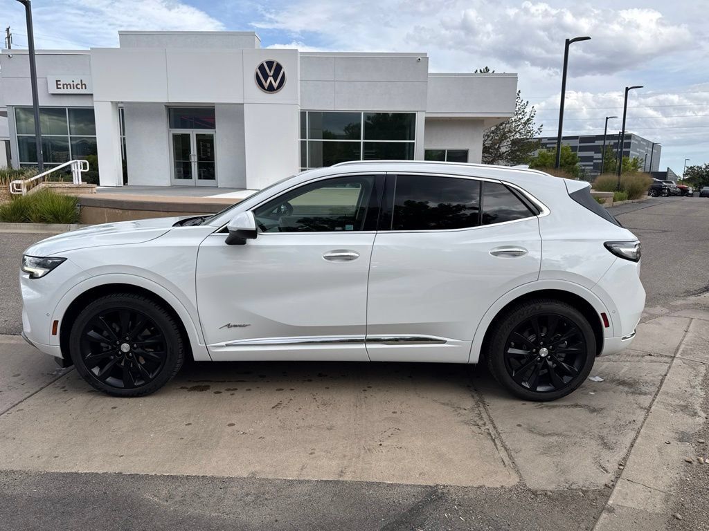 Used 2021 Buick Envision Avenir w/ Technology Package II AWD/4WD image 2