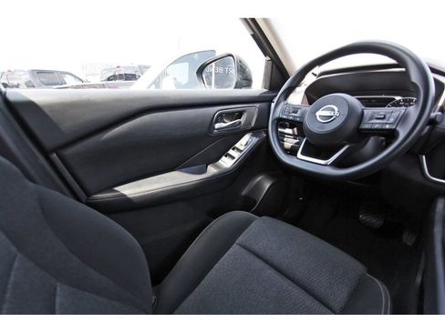 Used 2024 Nissan Rogue SV AWD/4WD image 9