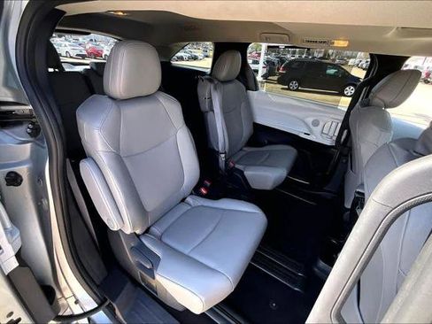 Certified 2025 Toyota Sienna XLE image 21