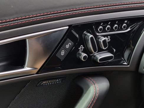 Used 2017 Jaguar F-TYPE R AWD/4WD image 33
