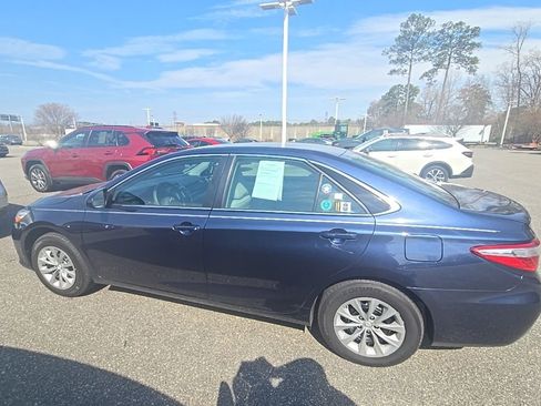 Used 2016 Toyota Camry LE image 8