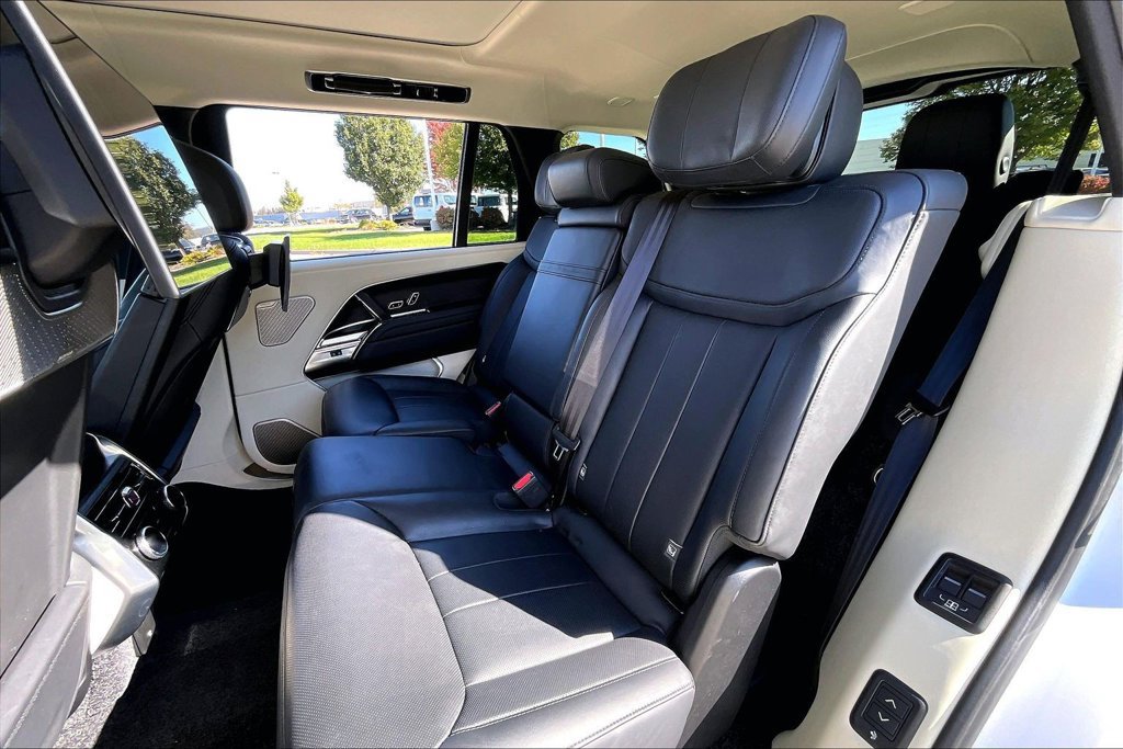 Used 2024 Land Rover Range Rover Long Wheelbase Autobiography AWD/4WD image 32