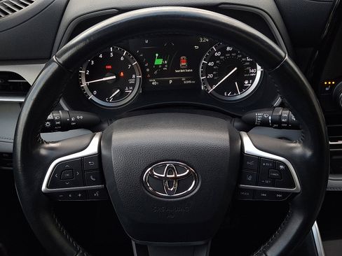 Used 2022 Toyota Highlander XLE image 20