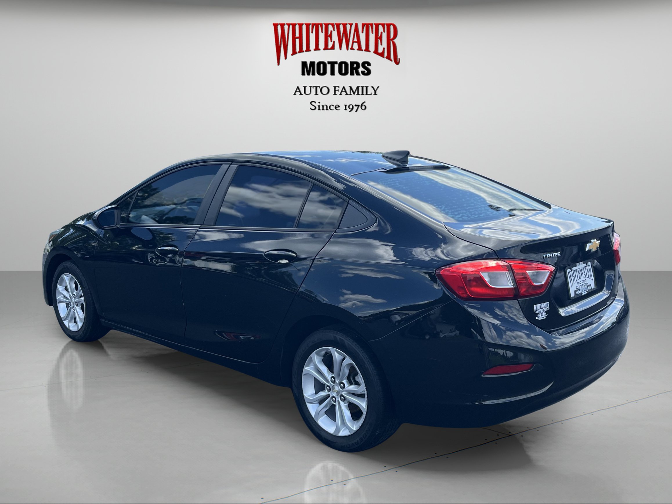 Used 2019 Chevrolet Cruze LS w/ LS Convenience Package FWD image 3