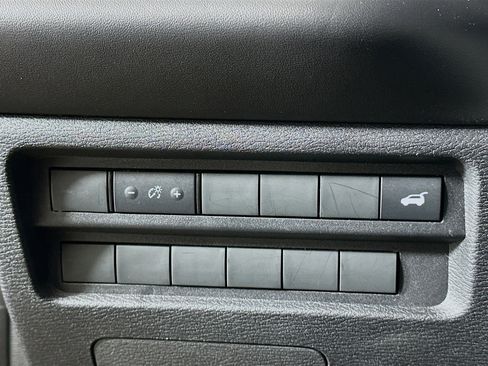 Used 2025 Mitsubishi Outlander SE image 17