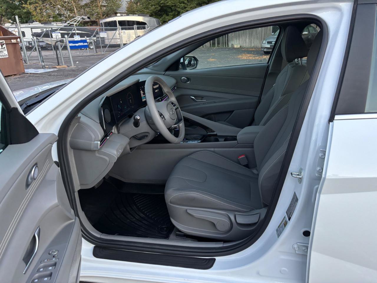 Used 2024 Hyundai Elantra SEL w/ Convenience Package FWD image 5